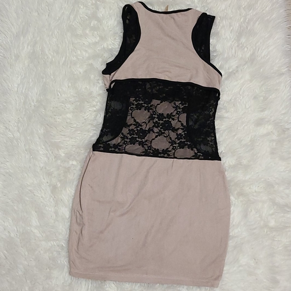 Clothes - Picture 3 of 4